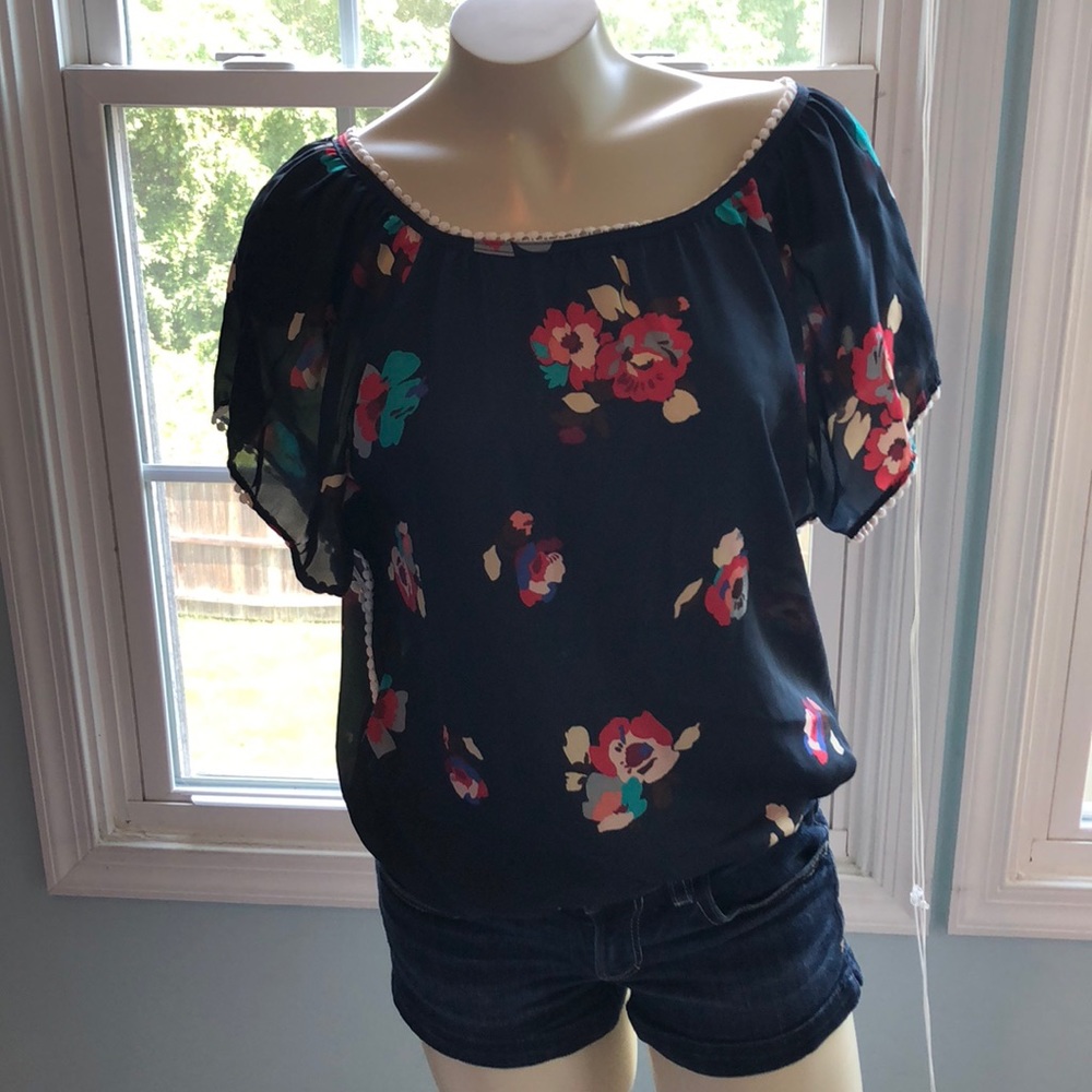 American Eagle Outfitters SMALL floral blouse
